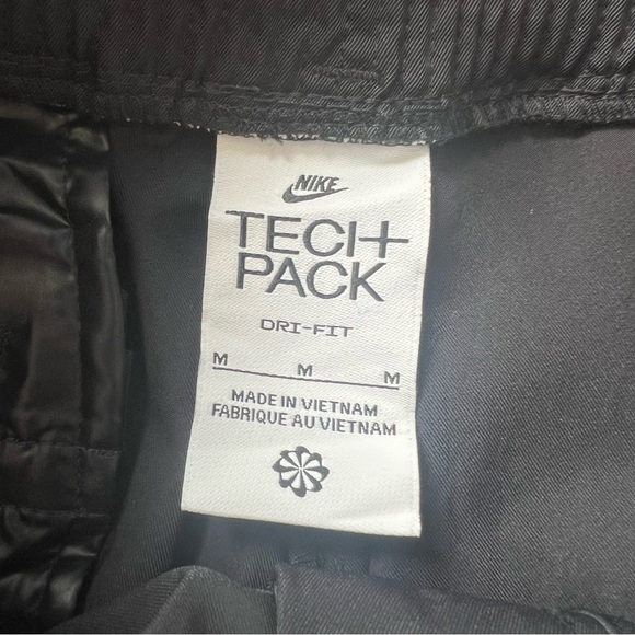 ✔️NWT✔️ NIKE Sportswear Tech Pack High Rise Pants - Picture 7 of 13